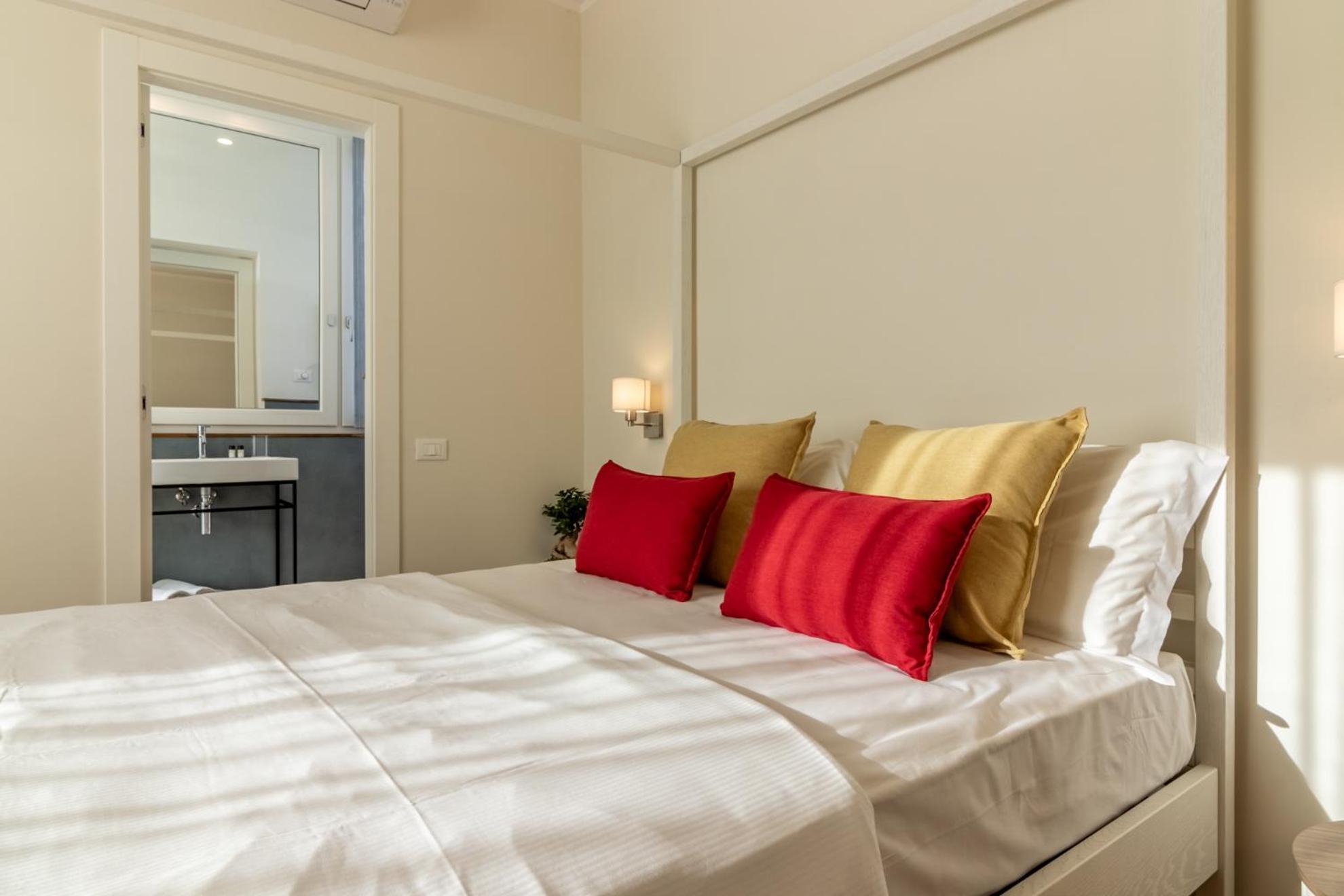 Il Faro Luxury Rooms & Lounge ลาสเปเซีย ภายนอก รูปภาพ
